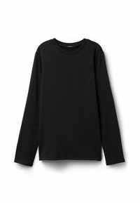 Czarna longsleeve z gładkiego materiału. Posiada okrągły dekolt, luźny krój i prosty dół bez widocznych wzorów czy akcentów.