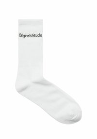Hvide bomuldsstrømper med ribbet tekstur, prydet med teksten "Originals Studio" i sort nær toppen. Klassisk ankelhøjde og sømløs tådesign.