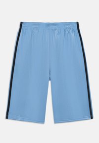 Shorts de sport bleu clair avec une taille élastique, ornés de bandes latérales noires et d'une texture lisse, légèrement brillante. Pas de poches.