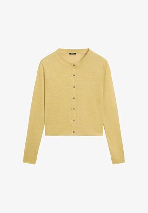 Lichtgele cardigan met lange mouwen en ronde hals, voorzien van zeven zichtbare knopen aan de voorkant, plat uitgestrekt op een witte achtergrond.