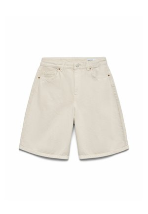 Short en jean beige longueur genou avec bouton à l'avant, passants pour ceinture, deux poches avant et une petite poche monnaie.