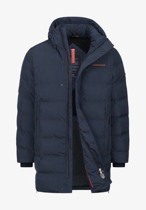Granatowa kurtka puchowa z kapturem, pikowanym wzorem, sztucznym futerkiem i czerwonymi akcentami. Przód zapinany na zamek błyskawiczny z zatrzaskiem; liczne kieszenie.