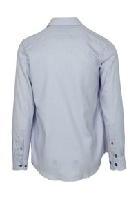 Lichtblauw langärmelig shirt met een subtiele textuur, met knoopsluiting aan de kraag en twee knopen op elke manchette. Afgeronde zoom en details op het rugpand.