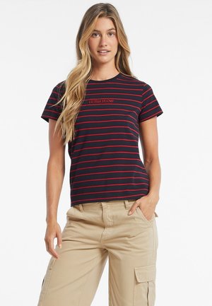 Guess Jeans STRIPED - T-shirt con stampa - rot merf