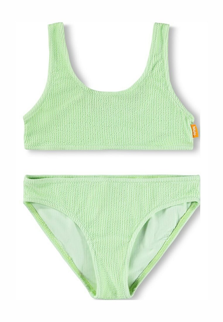 Set di bikini verde chiaro realizzato in tessuto strutturato, composto da un crop top con spalline larghe e slip coordinati con taglio a vita bassa.