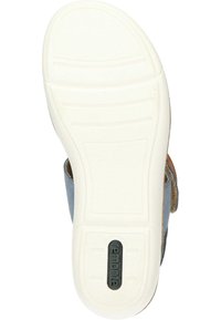 Semelle de chaussure avec une base en caoutchouc blanc, présentant un motif de grip texturé et une marque noire. Le matériau supérieur bleu est visible au niveau du talon.