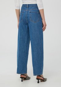 Terranova BALLOON - Jeans a zampa - blu denim medio