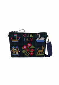 Sac à motif tartan de couleur vert foncé, orné de broderies colorées : un cygne, un motif floral et deux personnages, avec une bandoulière amovible.