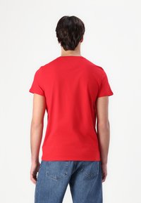 Tommy Jeans SLIM TEE - T-shirt - bas - red hot