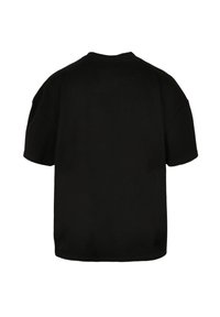 Sort bomulds T-shirt med afslappet pasform, korte ærmer og rund halsudskæring. Glat tekstur uden synlige mønstre eller accenter.