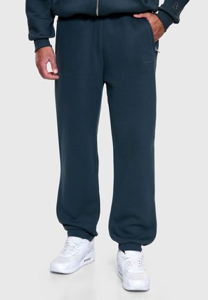 Dropsize, SUPER HEAVY BLANK JOGGER - Pantalon de survêtement - moss green