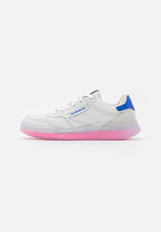 CLUB C LEGACY - Sneaker low - true grey/electro pink/court blue