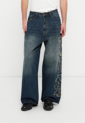 APPLIQUE COLOSSUS - Laza szabású farmerek - blue denim
