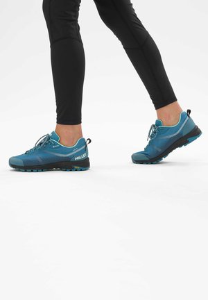 Men's blue hiking shoes feature a breathable upper, textured design, rubber sole, and lacing system, suitable for outdoor activities.