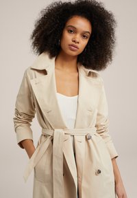 WE Fashion Lietpaltis - beige