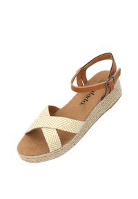Sandalo con zeppa a strappo in pelle marrone, con lacci incrociati a zigzag gialli e bianchi e suola avvolta in juta. Soletta piatta e testurizzata.
