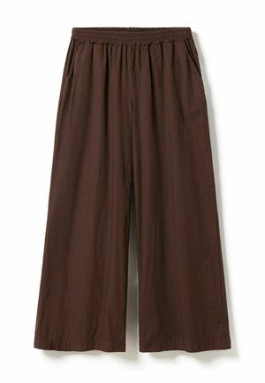 Brown wide-leg pants with elastic waistband and side pockets, made of lightweight fabric.