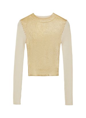 Langarmshirt mit einem goldenen Rippdesign an den Schultern und einem cremefarbenen Rippkörper, der kontrastierende Texturen und Farben betont.