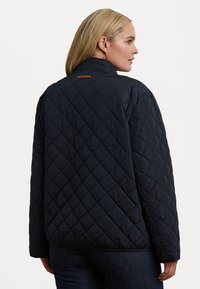 Lauren Ralph Lauren Woman CREST PATCH QUILTED MOCKNECK JACKET - Välikausitakki - dark navy