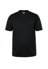 Černé tričko s krátkým rukávem vyrobené z bavlny, má kulatý výstřih a jemně embosované logo na levé hrudi. Hladká textura.