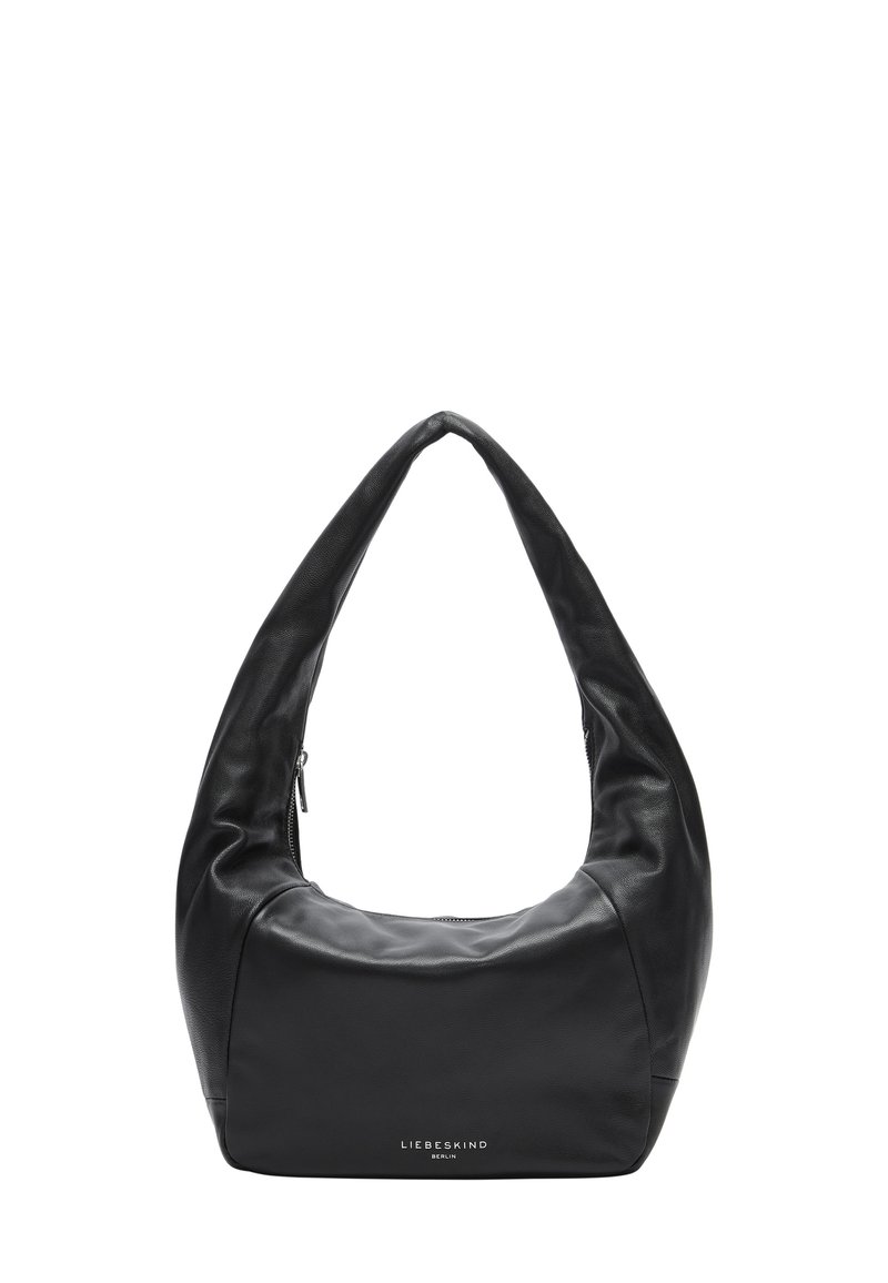 Czarna skórzana torba hobo o miękkim, luźnym kształcie, szerokim pasku na ramię, z zamkiem błyskawicznym i minimalnym białym logo na dole.