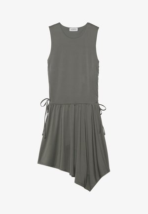 Ärmelloses Kleid aus olivgrünem Stoff mit seitlichem Bindedetail, plisseeartigem Rock und asymmetrischem Saum. Glatte Textur, lässiges Design.