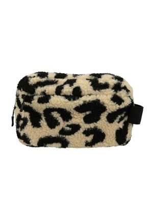 Rechteckige, beige-schwarz gefleckte Leopardenmuster-Tasche aus flauschigem Stoff mit Reißverschluss und schwarzem Stoffanhänger an einer Seite.
