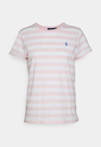 Kortärmad t-shirt i ljusrosa med vita ränder, med en blå logotypaccents på bröstet. I bomull, rundhalsad och med avslappnad passform.