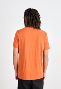BOSS TEGOOD - Tricou basic - open orange