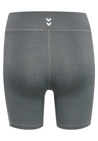 Grå atletiska shorts med en åtsittande design, elastisk midja och en kontrasterande vit pil-logotyp på baksidan. Slät, fukttransporterande tyg.