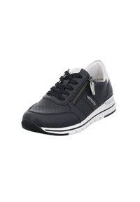 Schwarze Leder-Sneaker mit grauen Akzenten, perforierten Details, Schnürdesign, seitlichem Reißverschluss und einer weißen Gummisohle.
