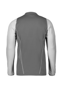 Langärmliges Sportoberteil mit grauem Körper, hellgrauen Ärmeln, Flachnähten und einer strukturierten Passform, hergestellt aus feuchtigkeitsableitendem Material.
