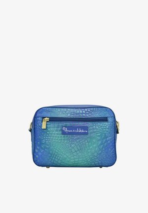Kleine blauw-groene crossbody tas met krokodillenstructuur, voorvak met rits, rits trekker in goudkleur en Amuschka merklabel.