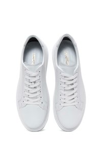 Derimod Baskets basses - white