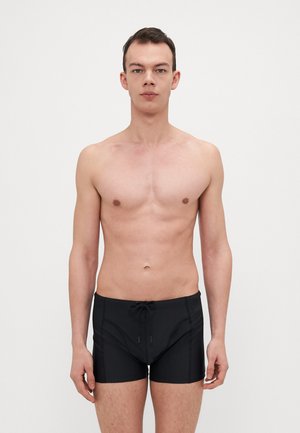 Pantaloni da nuoto neri con cordoncino, realizzati in materiale liscio. Presentano un design aderente e una lunghezza modesta, adatti per attività di nuoto.