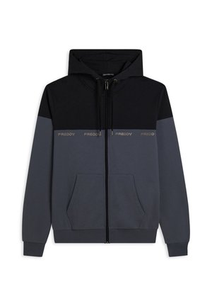 Sudadera con capucha negra y gris oscuro con cremallera, bolsillo frontal, capucha con cordón y banda con el logo "FREDDY" sobre el pecho y las mangas.