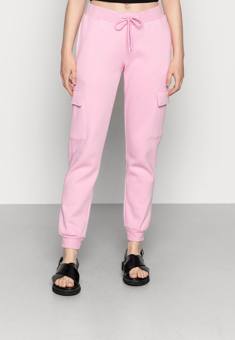 Urban Classics Hlačami s stranskimi žepi - pink