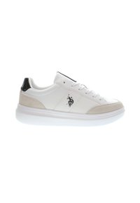 Vita lädersneakers med ljusbeige mockadetaljer, med en svart hälflik och en logografik på sidan. Gummisula.