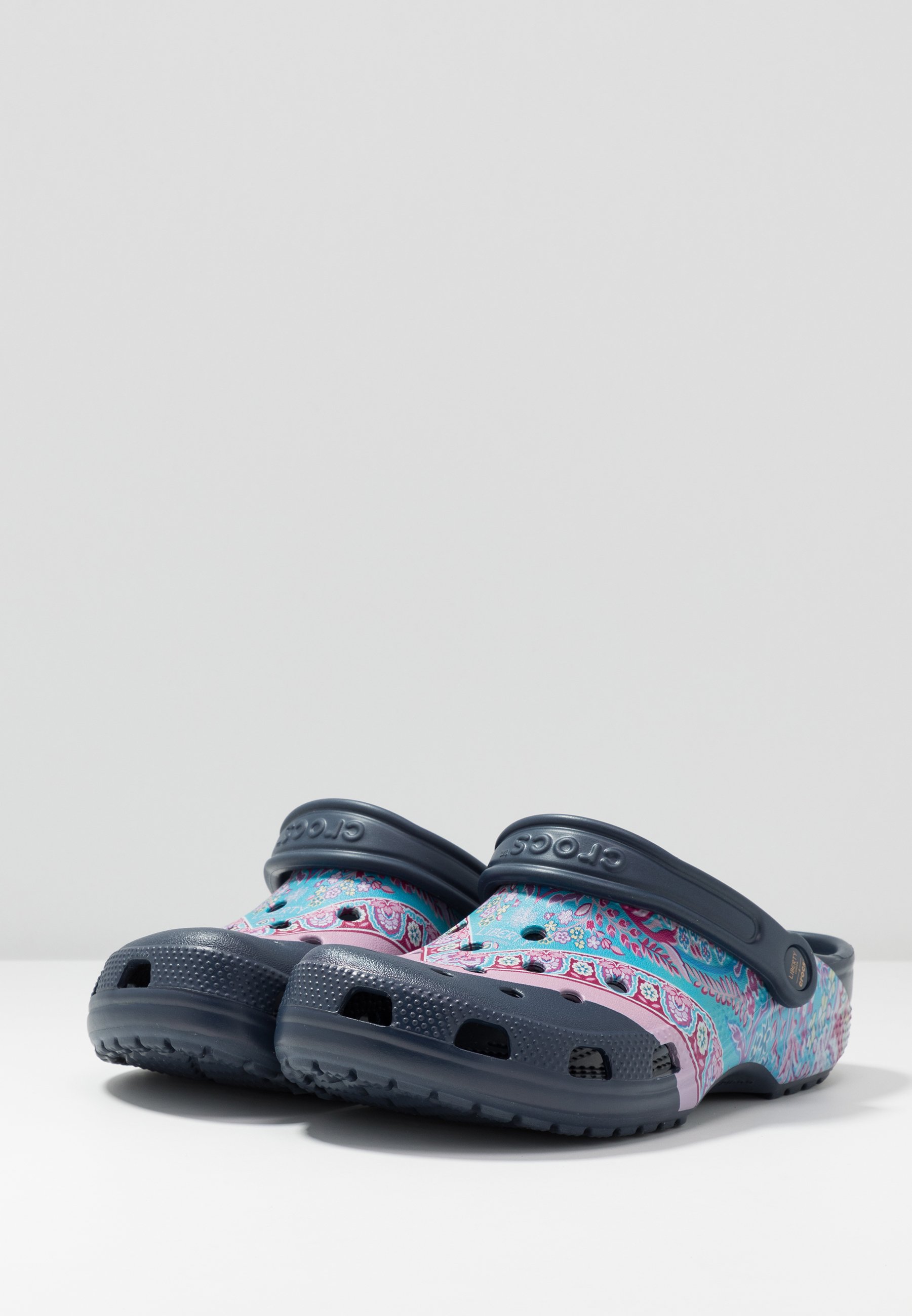 Crocs CLASSIC LIBERTY GRAPHIC - Tøfler - navy Crocs CLASSIC LIBERTY GRAPHIC - Tøfler - navy