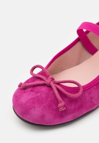 Pretty Ballerinas HANNAH - Pahkluurihmadega baleriinad - fuchsia
