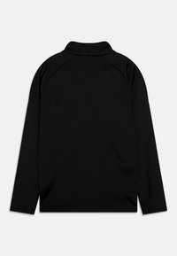 Svart långärmad skjorta med rundad krage, raglanärmar och slät textur med rak nederkant. Inga synliga logotyper eller mönster.