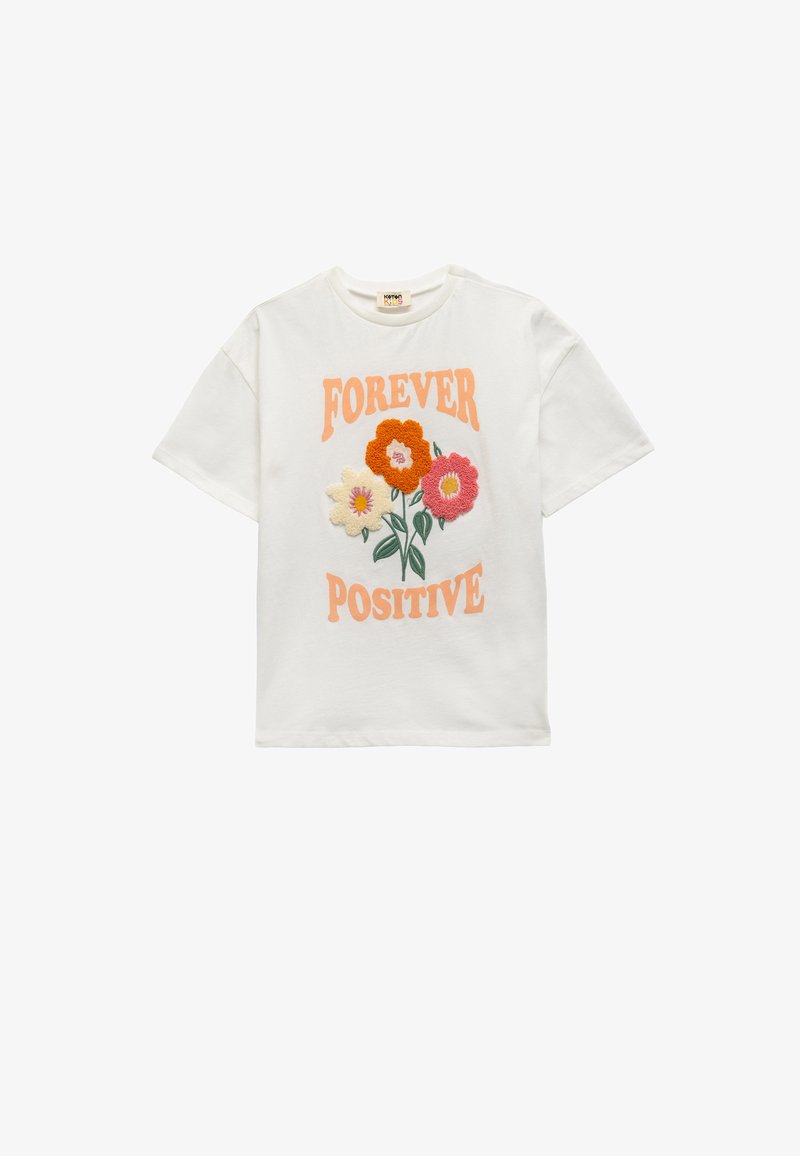 Hvid bomulds T-shirt med korte ærmer, prydet med et broderet blomsterdesign med orange, pink og cremefarvede blomster samt orange tekst: "FOREVER POSITIVE."