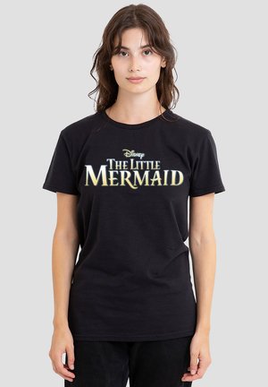 Schwarzes Baumwoll-T-Shirt mit dem Aufdruck "Disney Die kleine Meerjungfrau" in fetten weißen und gelben Schriftarten, Rundhalsausschnitt, kurze Ärmel.