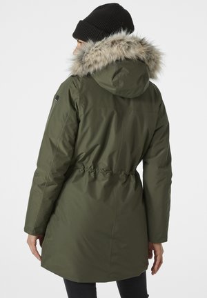 Olijfgroene waterdichte parka met een bontgevoerd capuchon, een taille met trekkoorden en lange mouwen. Heeft een gladde textuur en een rechte snit.