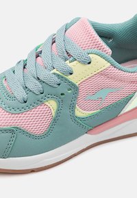 KangaROOS KD-RACER UNISEX - Tenisky - pink/green/white