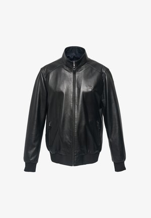 Schwarze Lederjacke mit Stehkragen, Frontreißverschluss, zwei seitlichen Reißverschlusstaschen und gerippten Bündchen und Saum. Glatte Oberfläche, klassisches Design.