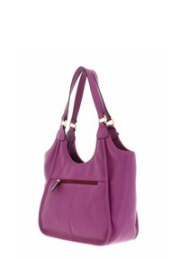 Lila Lederhandtasche mit doppelten Trägern, ausgestattet mit einer Reißverschlusstasche auf der Vorderseite und einer glatten, strukturierten Oberfläche. Akzente in goldfarbenem Metall.