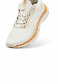 Puma SOFTRIDE ORLA SNEAKERS - Tenisice - frosted ivory cashew bright melon alpine snow