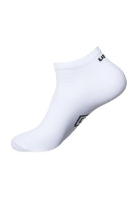 Chaussette blanche à cheville avec logo noir au talon et sur le côté, design uni, matière en tricot extensible, isolée sur fond blanc.