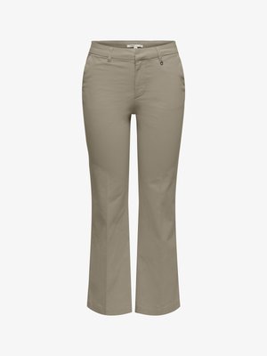 Pantalon beige à jambe droite avec passants pour ceinture, poches latérales, fermeture à boutons et un petit détail en métal près de la poche droite.